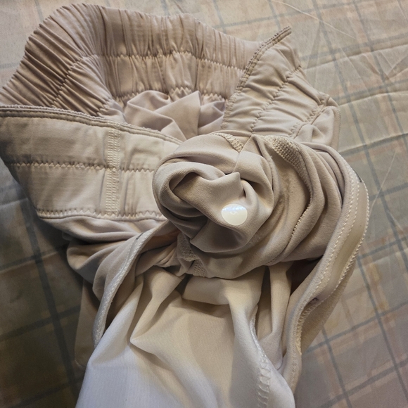 Lululemon - Picture 3 of 9